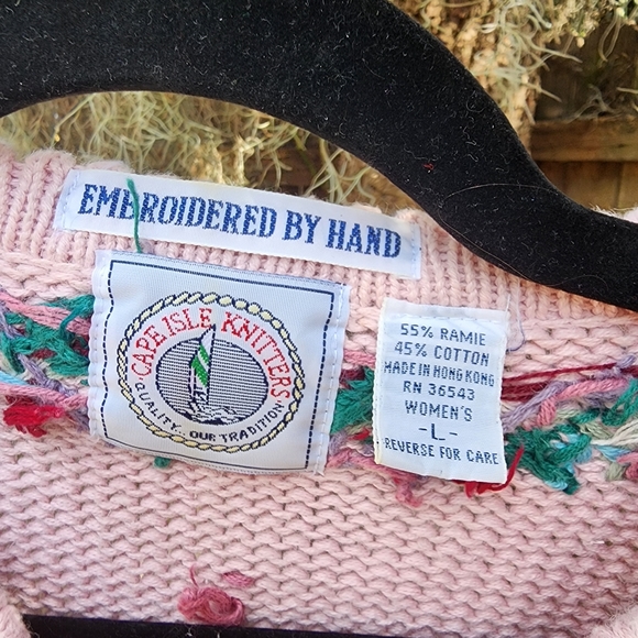 Vintage Embroidered by Hand sweetheart sweater - Picture 3 of 10